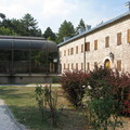 Во дворе дворца стоит павильон, в котором находится макет Черногории